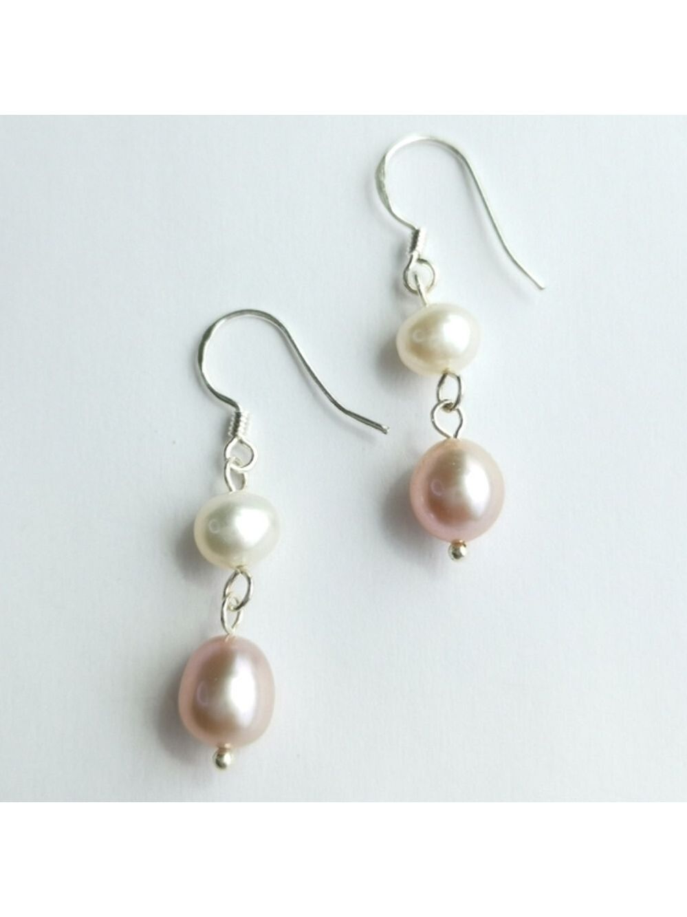 White and Blush Pink freshwater Pearl earrings 🆕
